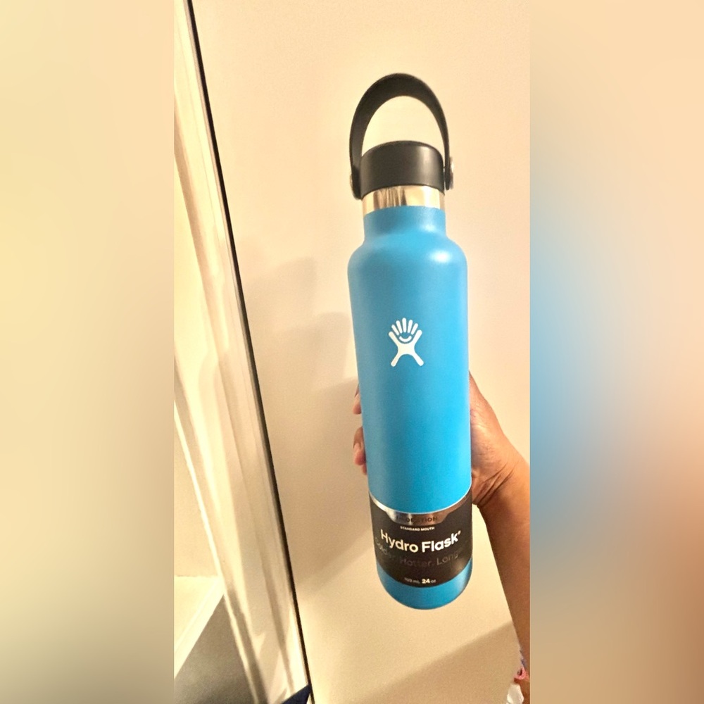 Brand new Blue 24 oz hydro flask
